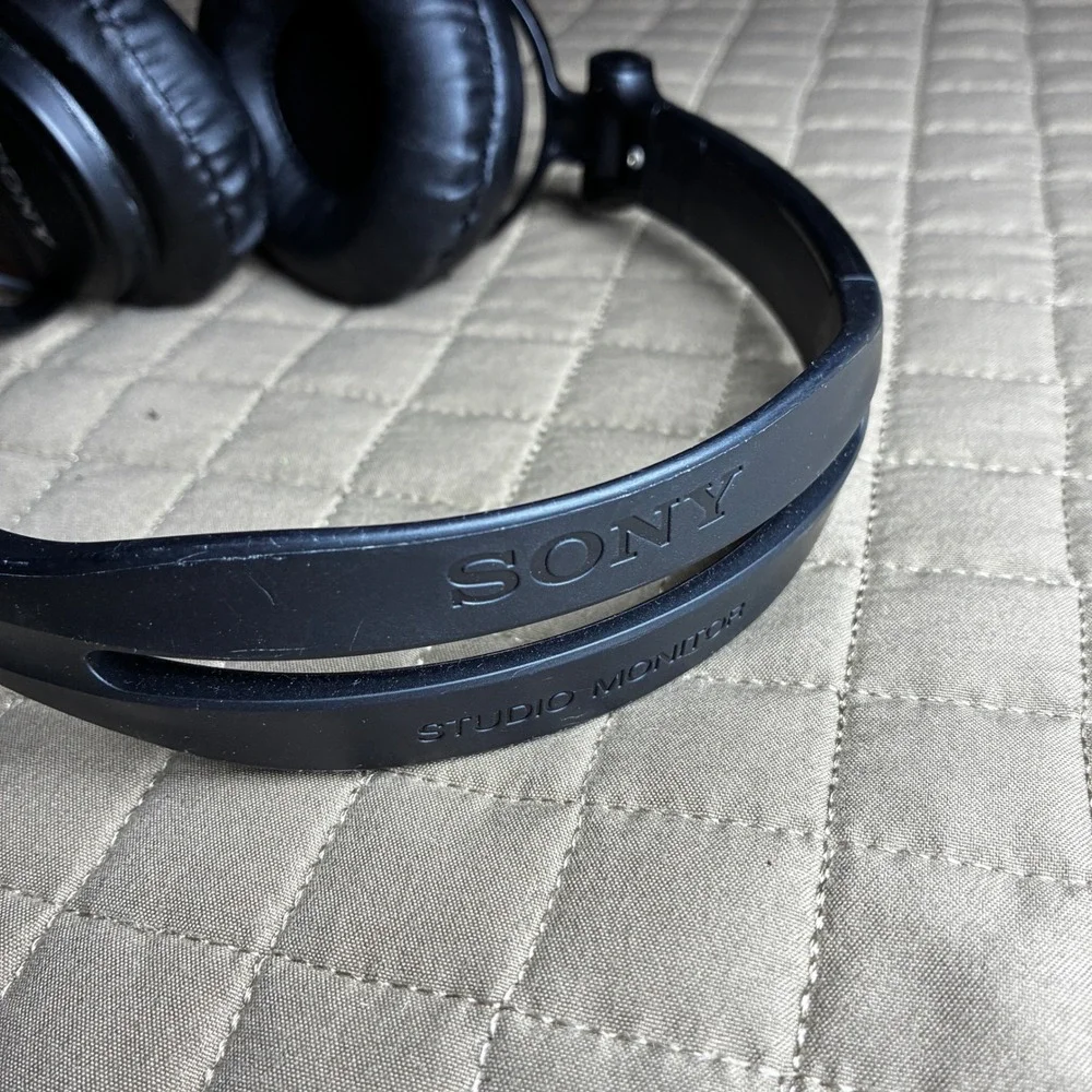 Sony‎ MDR-V150 Studio Monitor Wired Headphones Black DJ Monitoring MDRV150